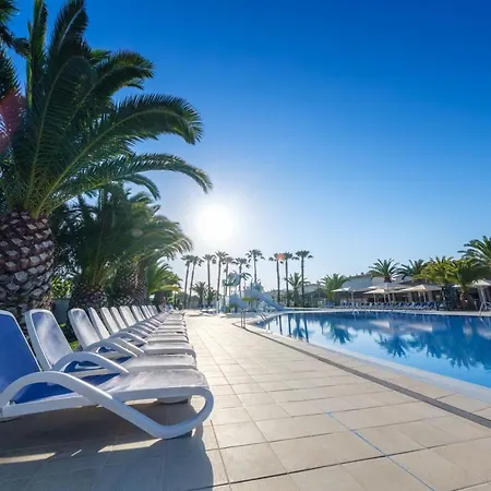 Estival Vendrell Platja كوماروغا