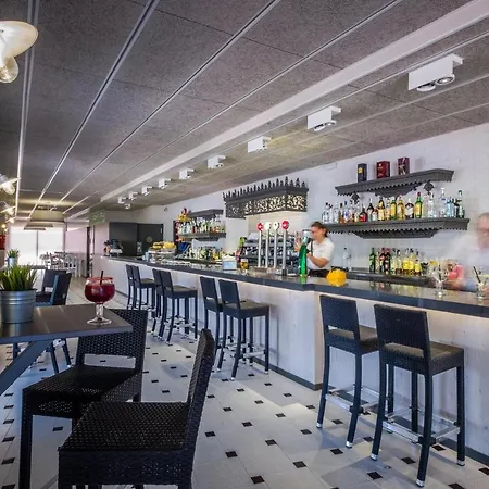 Estival Vendrell Platja كوماروغا