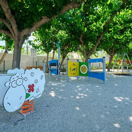 Estival Vendrell Platja كوماروغا