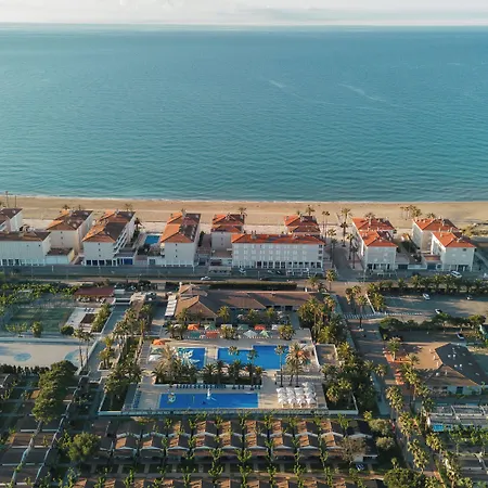 Estival Vendrell Platja كوماروغا