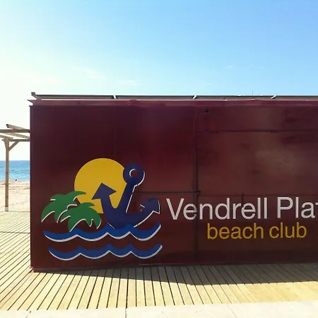 Estival Vendrell Platja קמארוגה