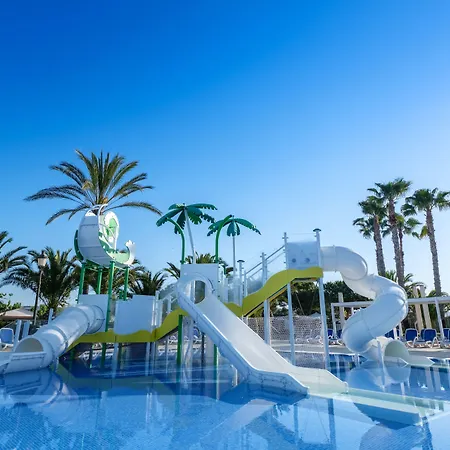 Estival Vendrell Platja 5* קמארוגה